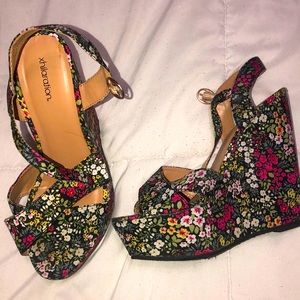 Floral wedges